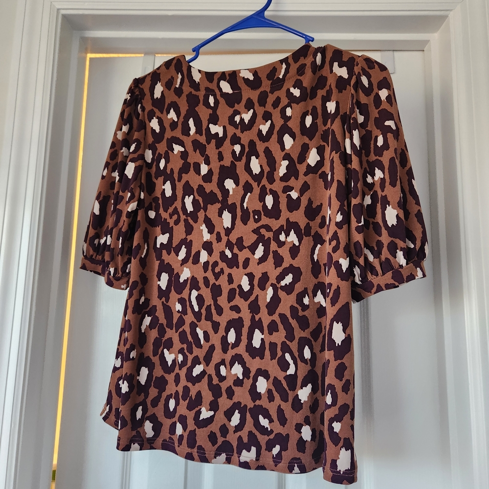 Chic Leopard Print Blouse - Picture 4 of 5